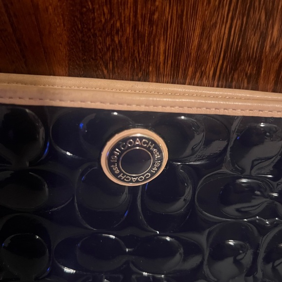 Coach Navy Blue Vinyl Wristlet with Leather Trim, cute & style, good condition - Picture 2 of 9